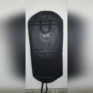 I am selling a Canada Goose military style jacket, it is size M, it is new